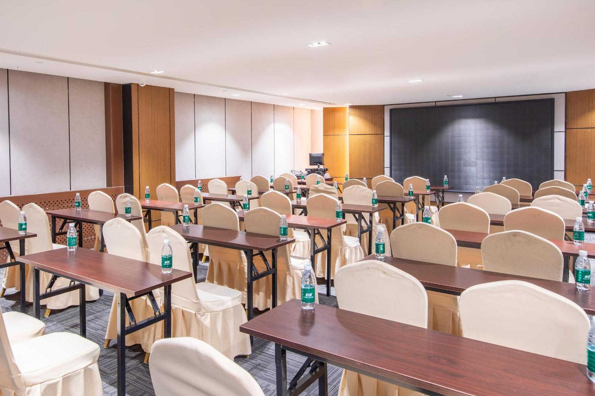 Atour X Yonghe Temple Hepingli Hotel 4*